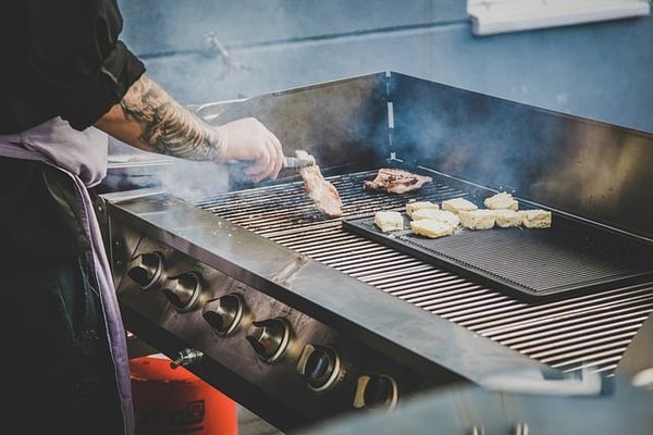 10 recettes incontournables pour maîtriser votre plancha électrique