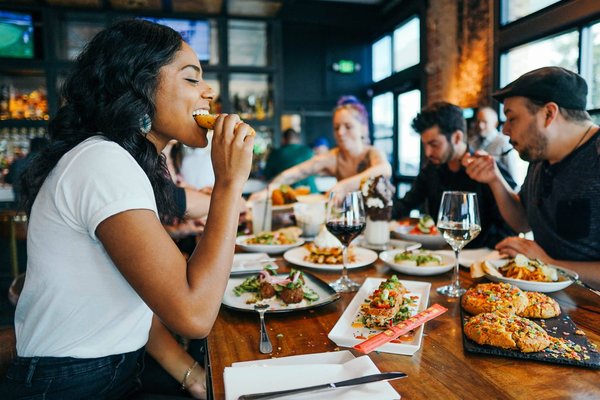 Top 10 des meilleurs restaurants à Sarlat-la-Canéda : découvrez où savourer la gastronomie du Périgord